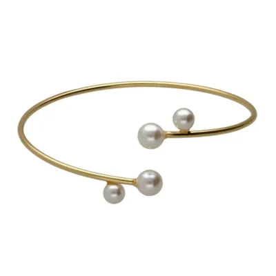 Pulsera brazalete Victoria Cruz con perlas bañada en oro